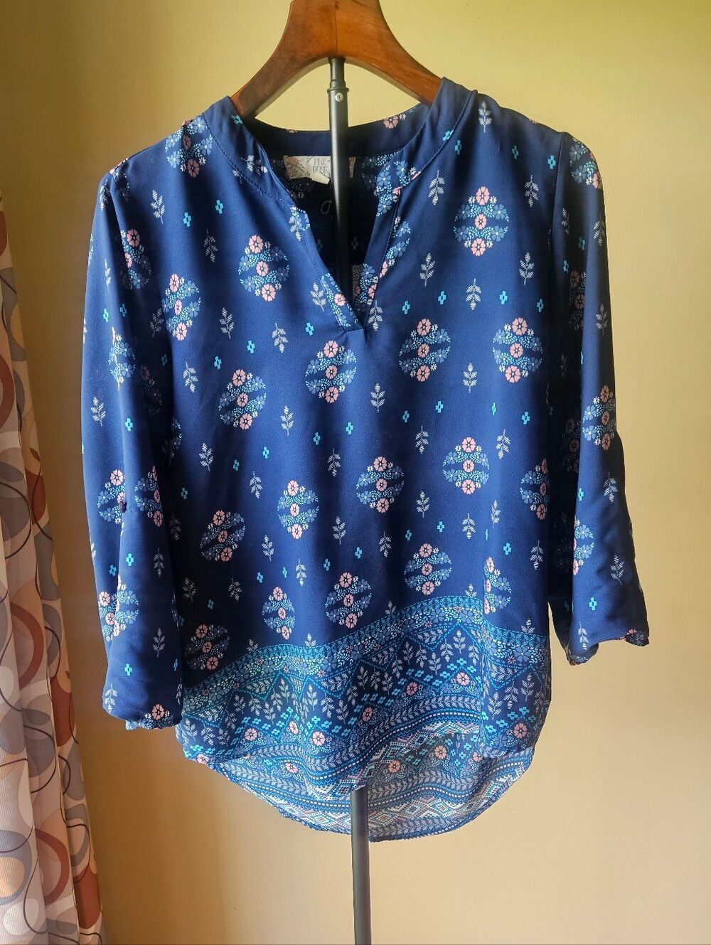 Pink Rose Victoria Navy Floral V Neck Tunic Size Small